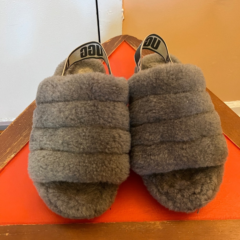 UGG FURRY SLIDES
